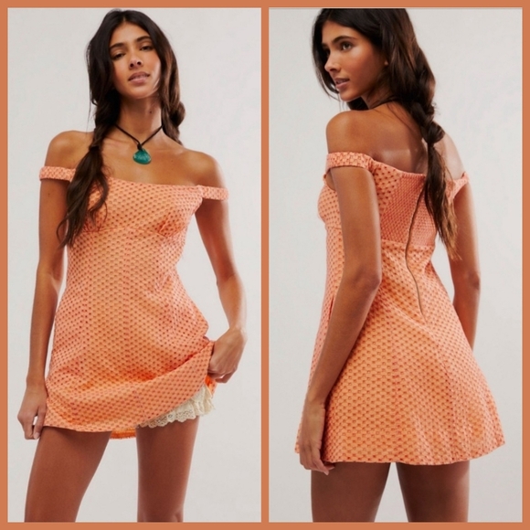 Free People Dresses & Skirts - 🆕️ 🍑Free People🍑 - Peach/White "Berry Kiss" Off-the-Shoulder Mini Dress
